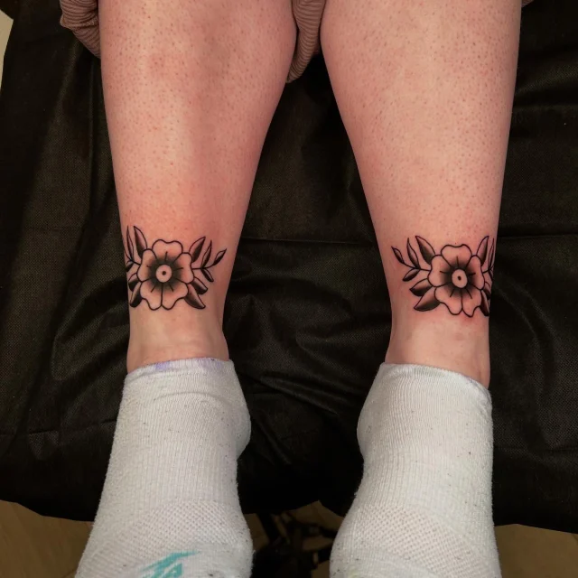 Forgot to post these from a couple of weeks ago!  Matching ankle flowers.  Thank you so much @annawisk ✌🏻