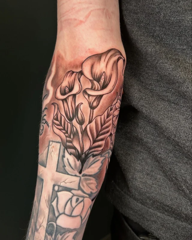 Worked on adding some flowers to Corey’s arm last week!  Thanks bud! 🤙🏻
