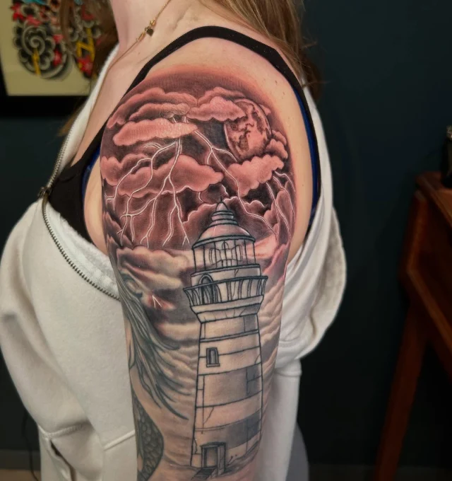 Got to finish this arm piece last week! (Mermaid not by me). Thank you @alyssa.looman for making the trip up to Fargo!  I appreciate it!