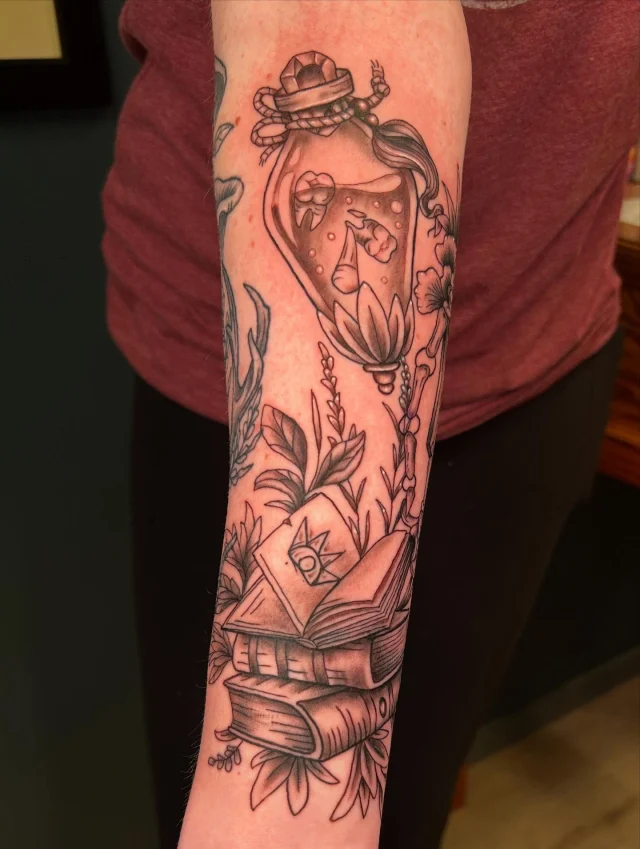 Been chipping away at @halsd57 lower sleeve these past couple months!  Filling the arm up with cool skeletal items and other natural elements!  Thank you so much Haley! 🌿