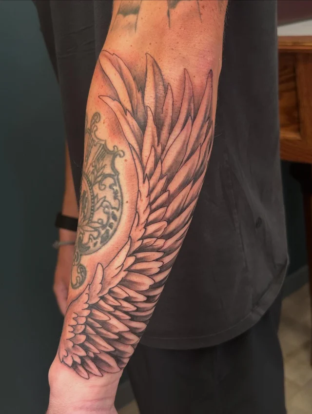 Thank you Dylan for hanging tough for this piece last week!  Always a good time catching up!  Tough to get perfect photos due to it wrapping around a bit but you get the idea!🪽