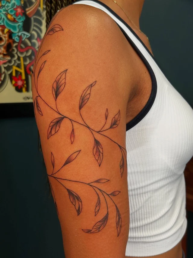 Got to tattoo a great first timer last week!  She was super patient with the process of stenciling this a leaf or two at a time after we drew the mainlines on!  I am self admittedly super slow and meticulous with this process but it builds a great piece in my opinion!  Thank you @audreyljanich for your patience and trust! 🤙🏻✌🏻🌿