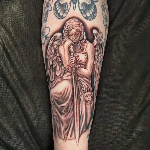 Got to tattoo the always awesome @monica_johnson277 awhile back!  Really enjoying these last couple of statue style tattoos we’ve done!  Thanks always for the trust and hanging tough! 🤙🏻🗡️